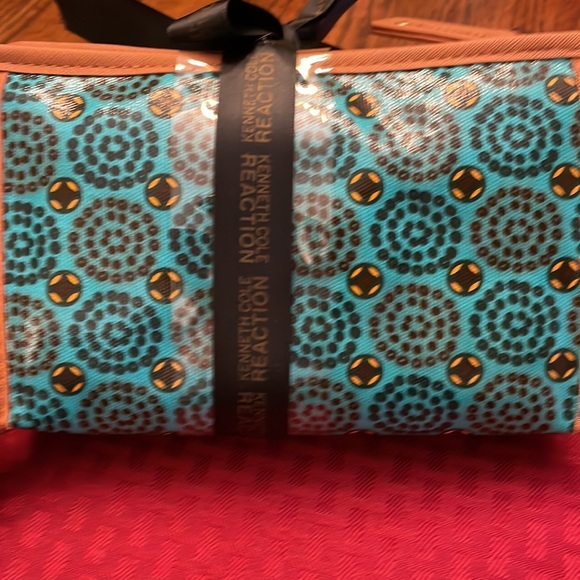 Kenneth Cole Small and Medium Make Up Bag Set NWT - Excellent Graduation Gift - Picture 4 of 4